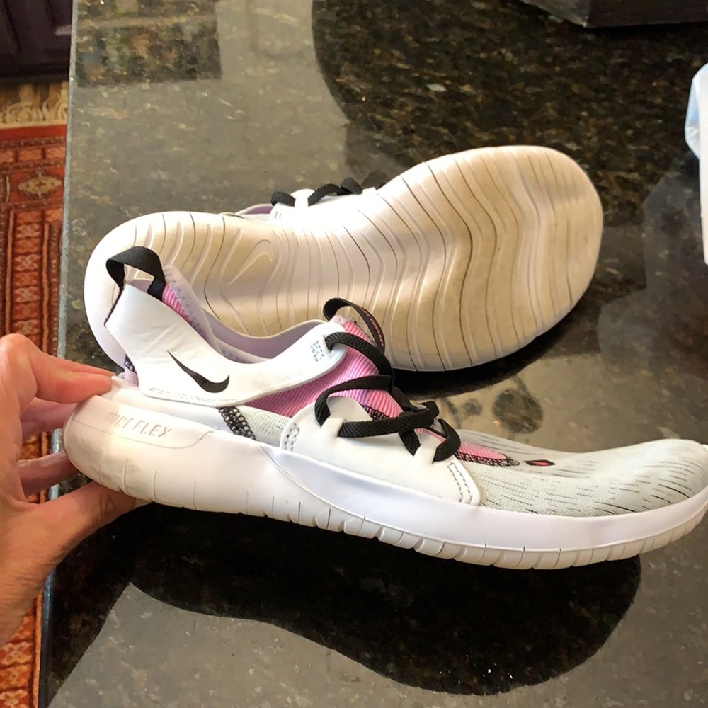 Nike - Picture 2 of 3